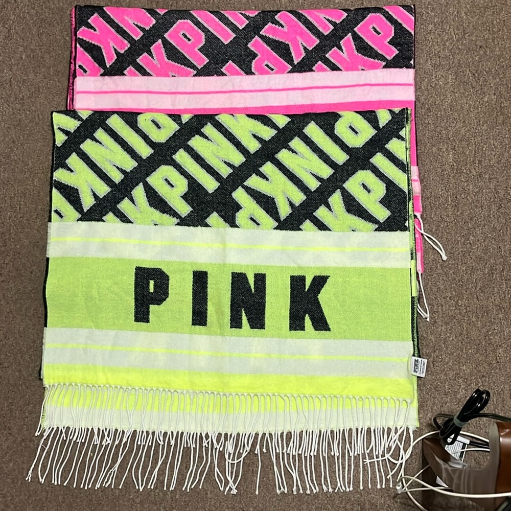 PINK. A division of Victoria’s Secret Scarf. 🧣 (Bundle)